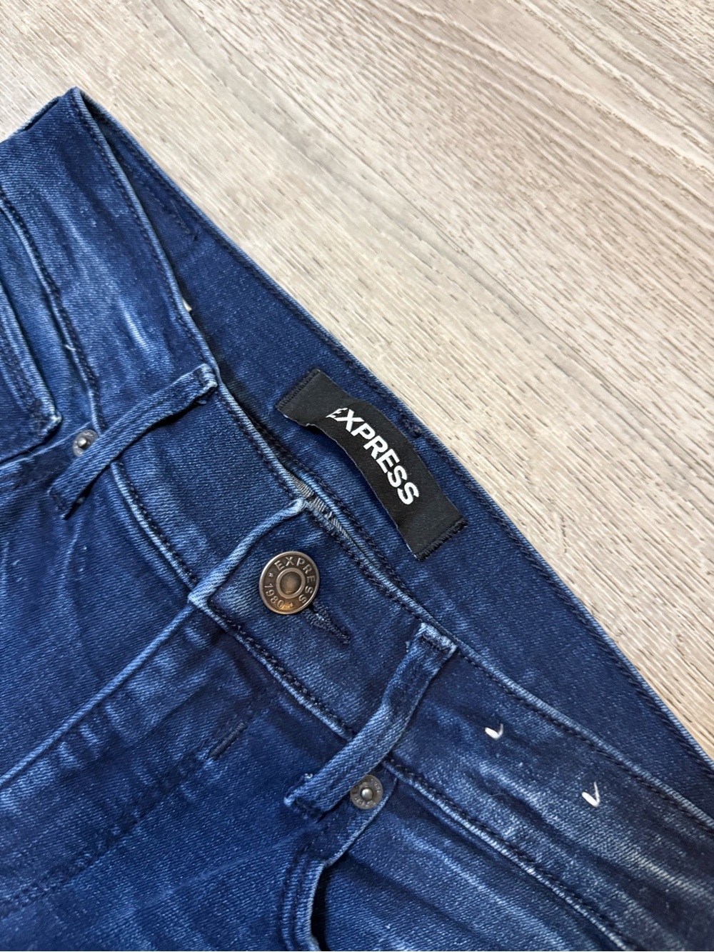 •EXPRESS• MID RISE ANKLE LEGGING JEANS - Picture 4 of 7